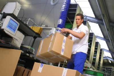 Wirtschaft + Unternehmen: Von der Klinge zum Greifer Wirtschaft + Unternehmen: Von der Klinge zum Greifer